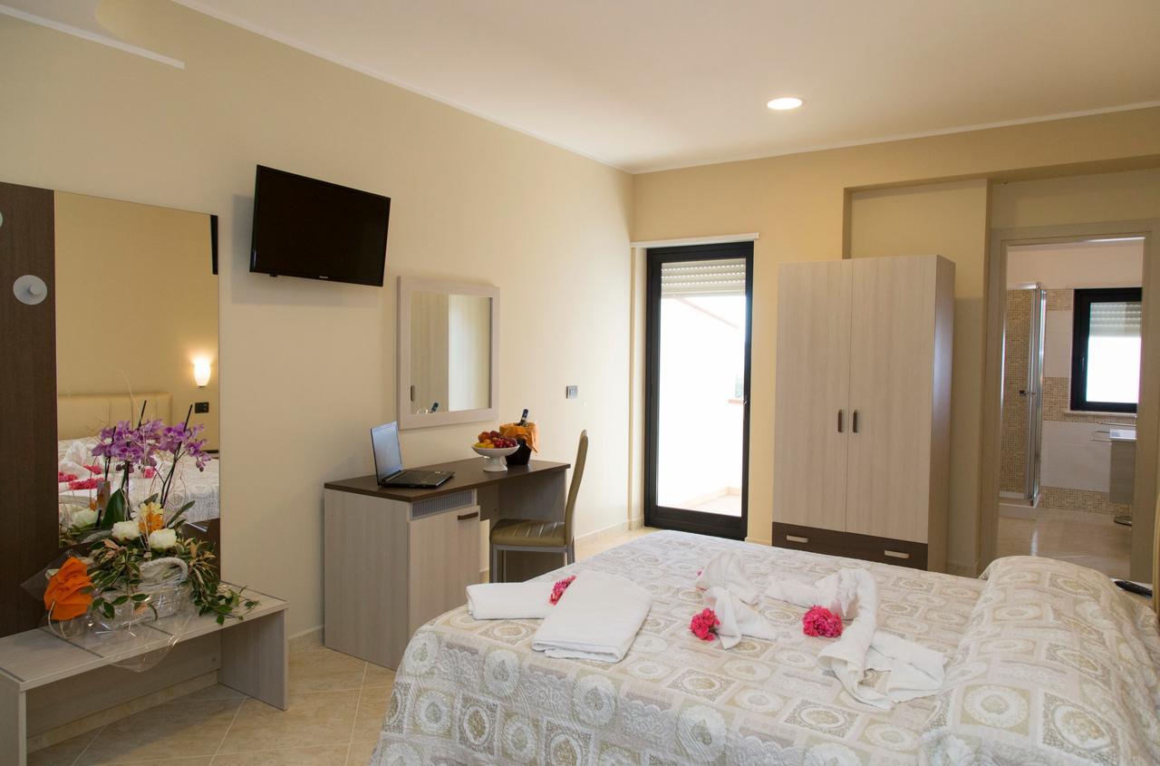 Hotel La Campagnola Capo Vaticano Esterno foto